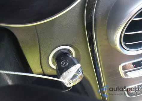 2016 Mercedes-Benz C 300 Sport 4Matic из США, поврежденный, VIN 55SWF4KB6GU098542